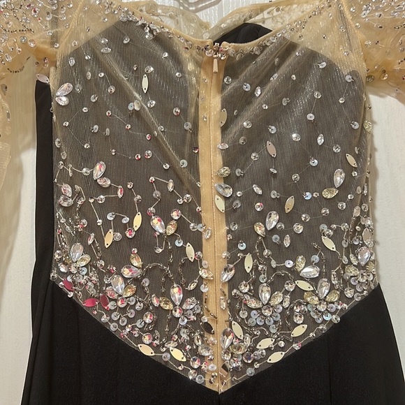 Off the shoulder black/nude with crystal dress | Size: 0-2 | w/ nude sheer shawl - Picture 9 of 9